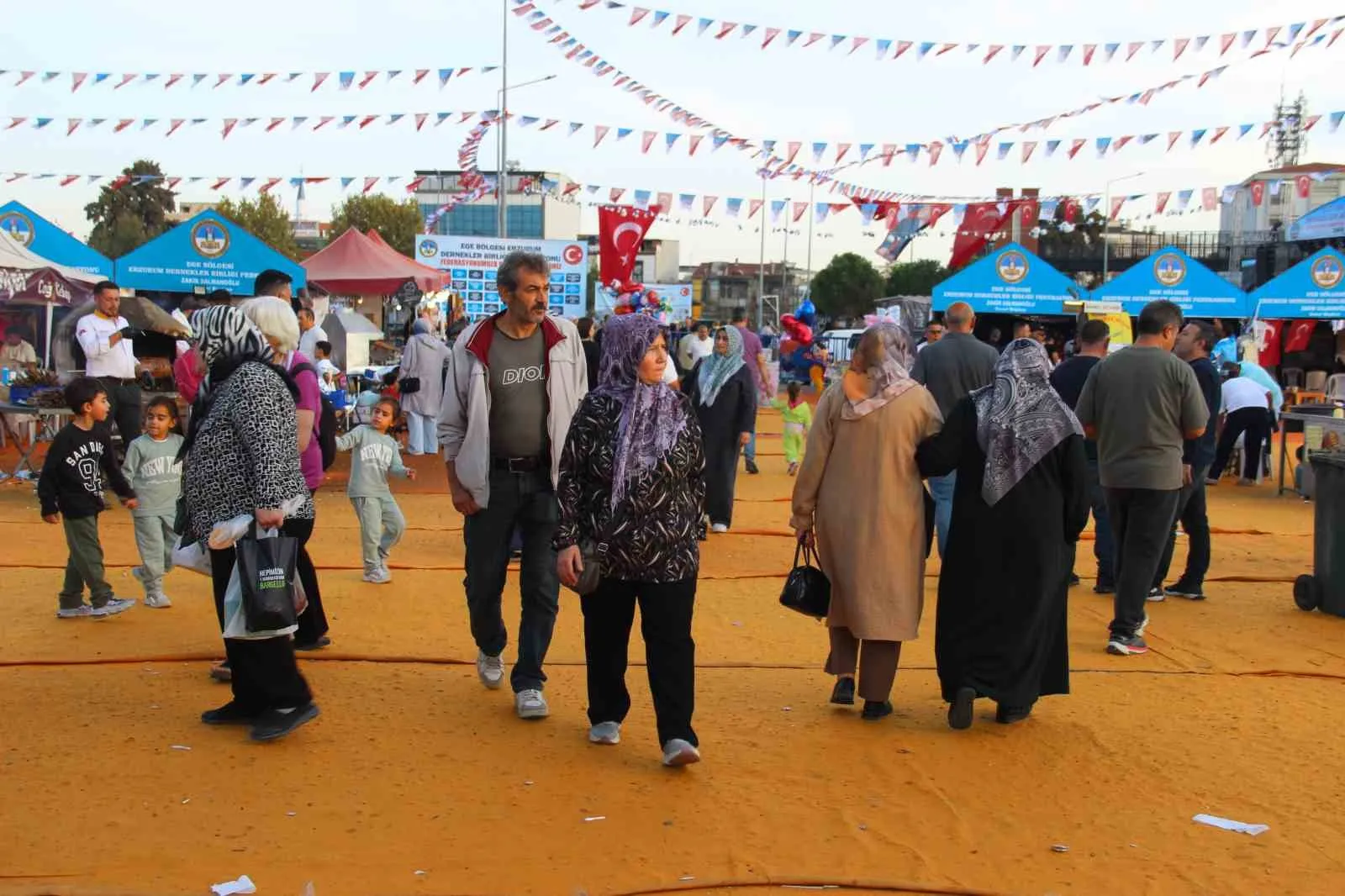 İzmir’de Erzurum esintisi: Yarım milyon ziyaretçi Dadaşların sofrasında buluştu