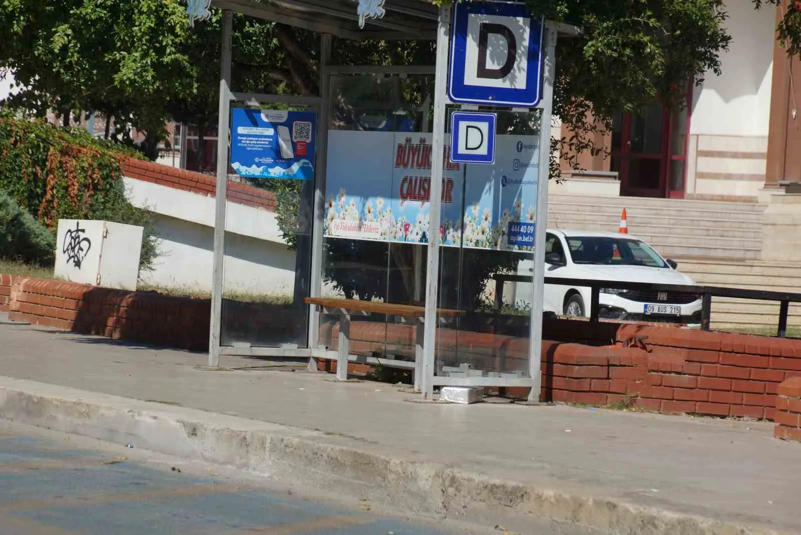 Aydın'da adliye önünde alarm: Fünyeli müdahale trafiği durdurdu