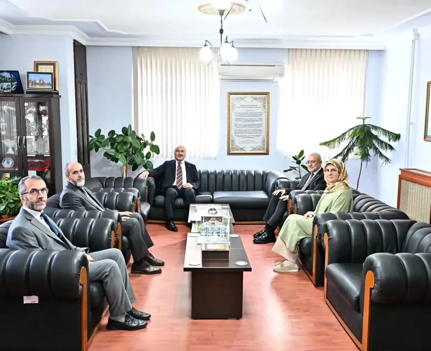 Vali Köşger’den Müftülüğe yakın takip: Sosyal dayanışma ve manevi rehberlik masaya yatırıldı