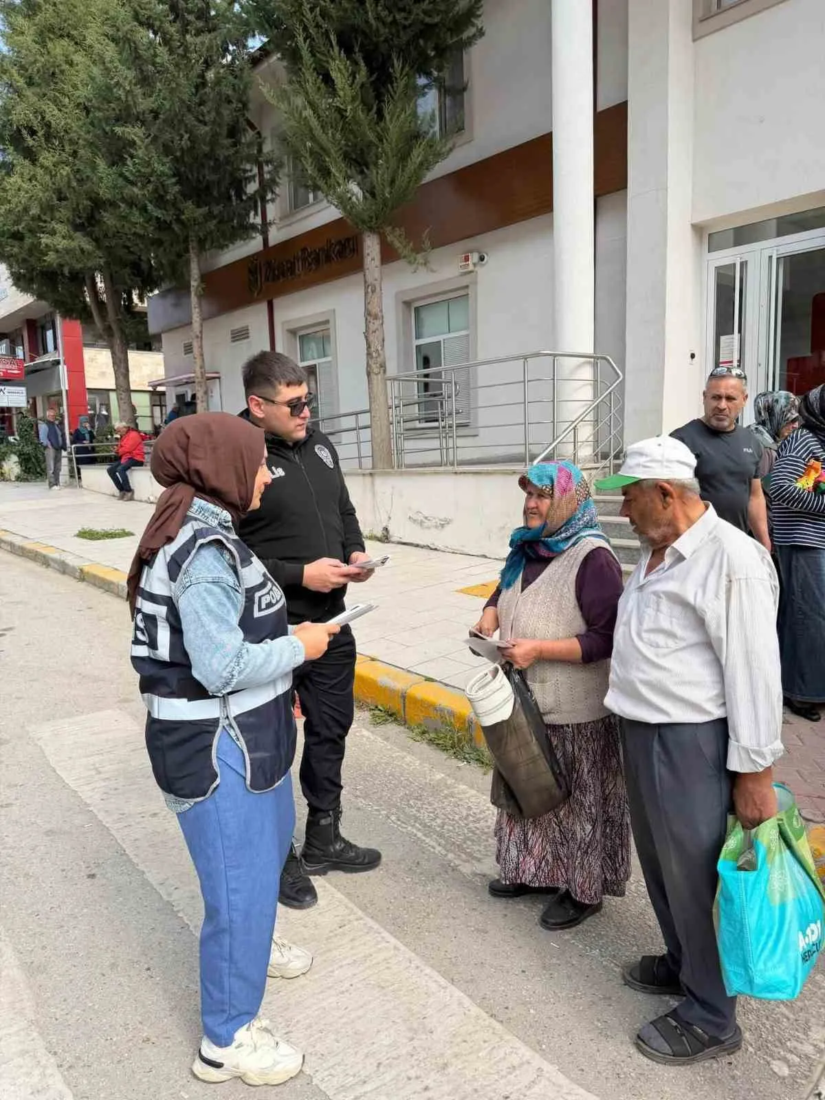 Çal'da emniyetten çifte uyarı: Hem yollarda hem dijital dünyada tetikte olun