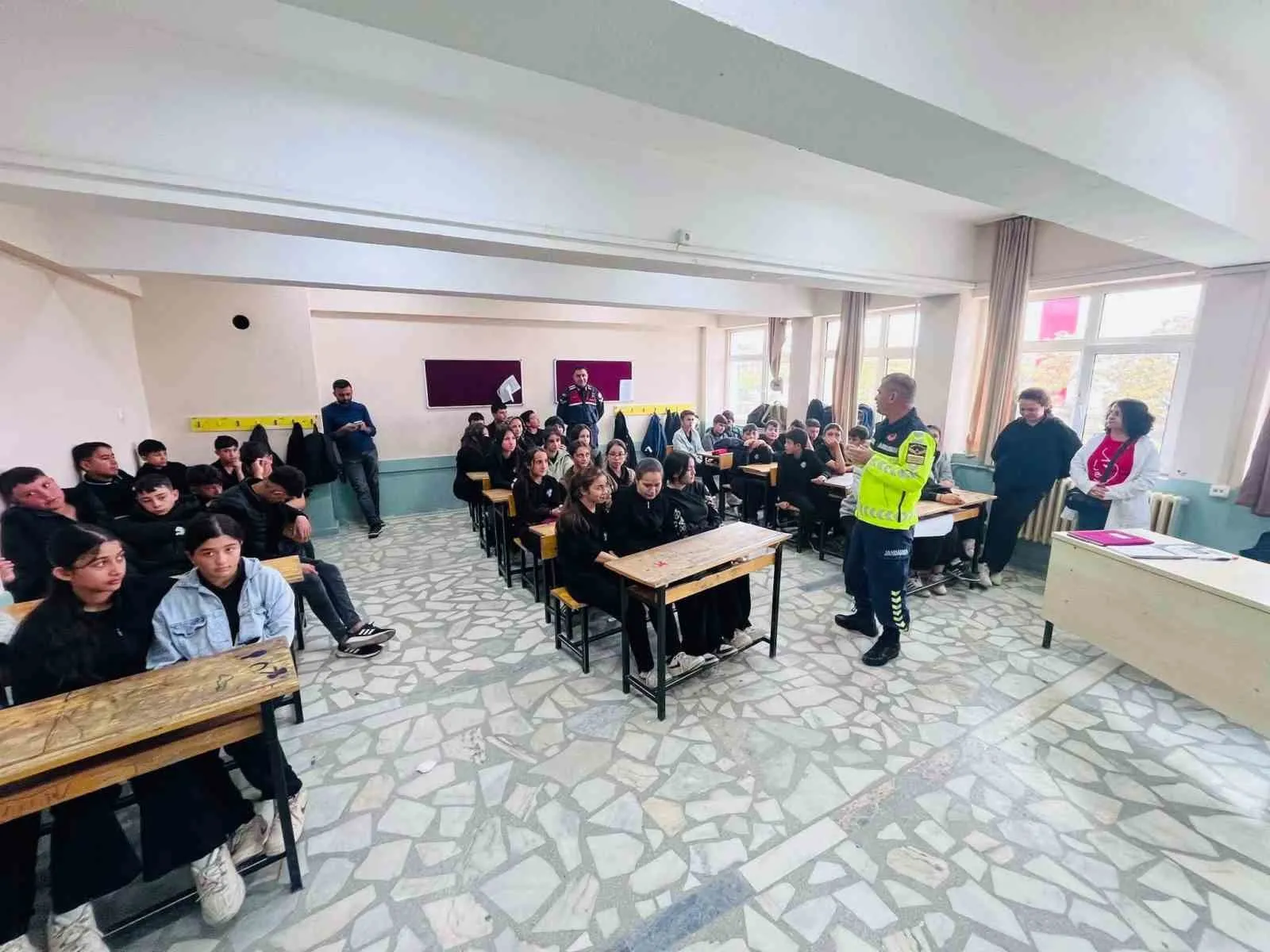 Kocaöz’de miniklerden tam not: Trafik kuralları artık onlardan sorulacak