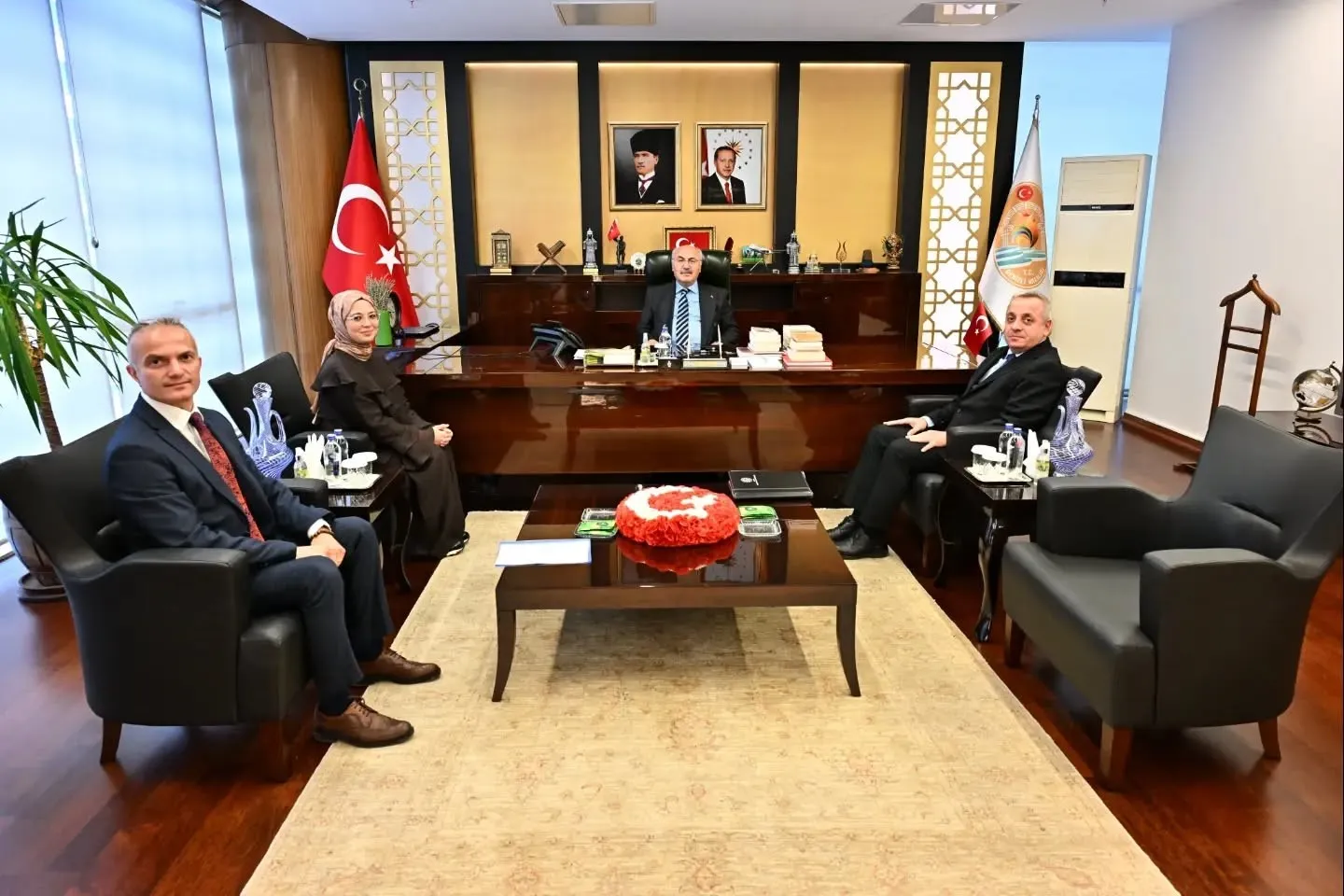 Ahilik değerleri Denizli'de taçlandı: Genç temsilciden Vali Köşger'e özel teslimat
