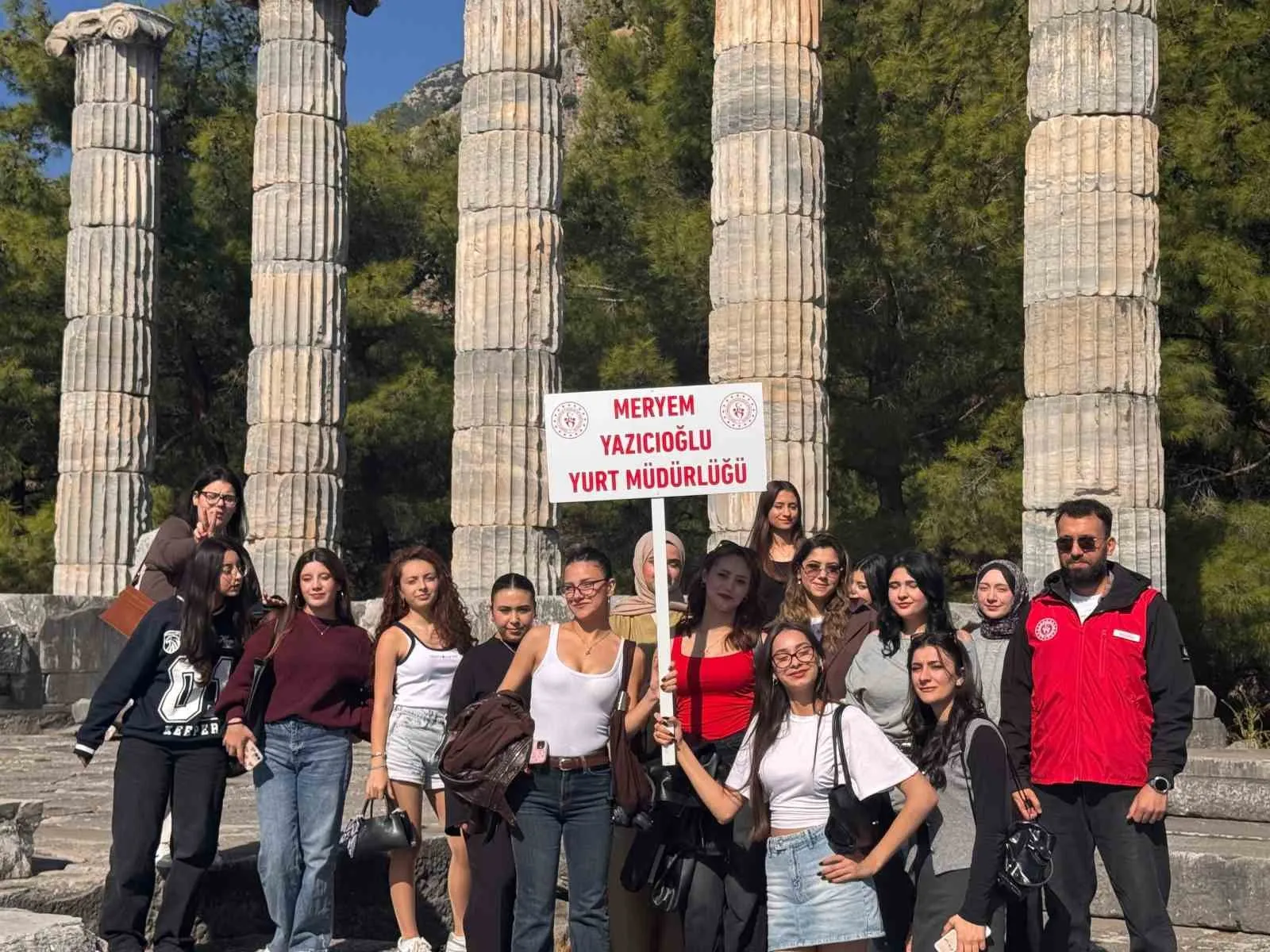 Aydın’da üniversiteli gençler rotayı tarihe çevirdi: İlk durak antik kentler oldu