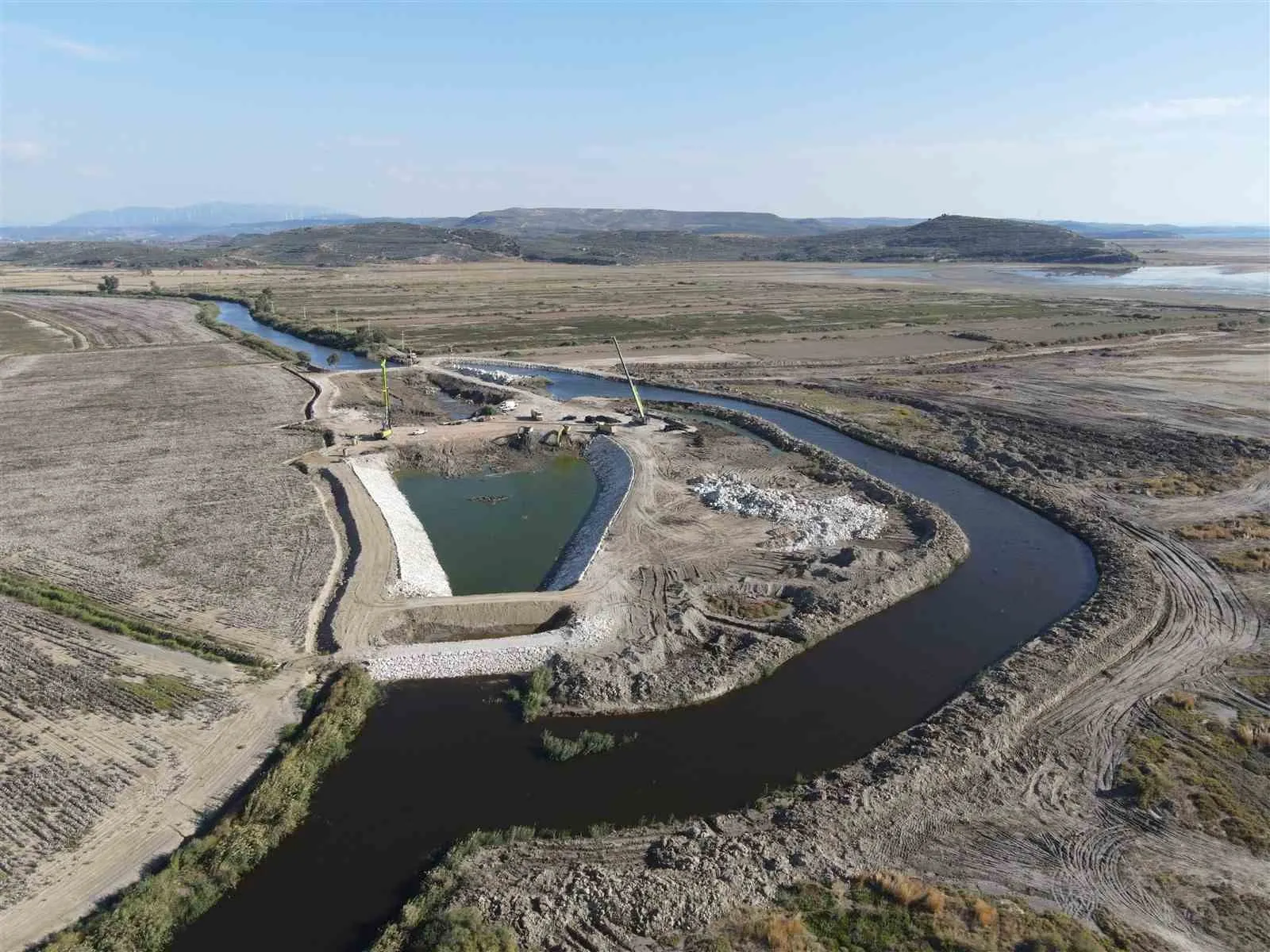 Söke Ovası’nda 440 milyon liralık dev önlem: Tuzlu su engelleniyor, yılan balıkları korunuyor