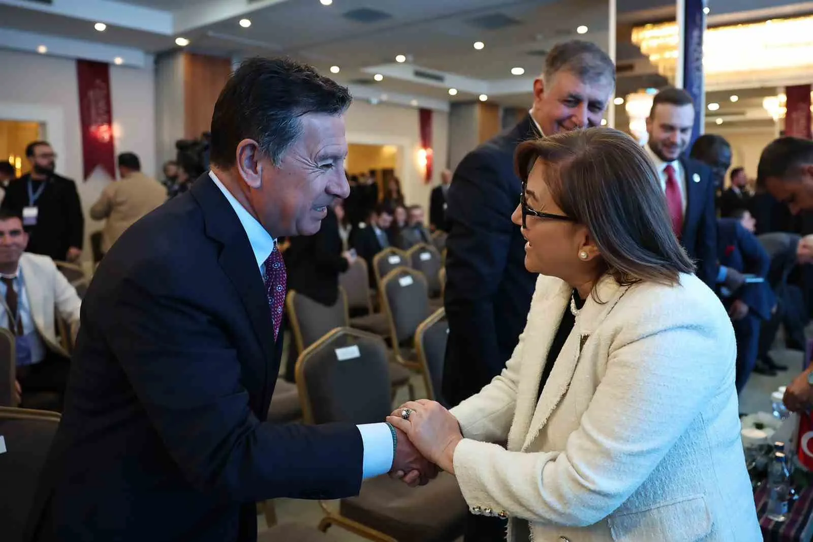 İklim krizine karşı yerelden çözüm çağrısı: Başkan Aras Gaziantep zirvesinde konuştu