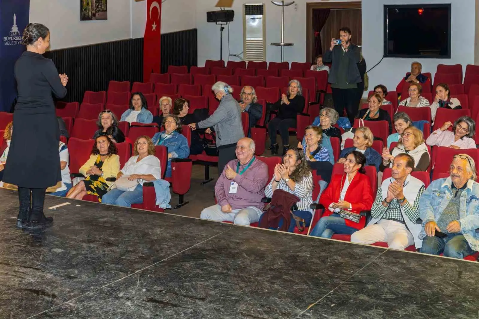 İkinci baharda kep heyecanı: İzmirliler için okul zili yeniden çaldı