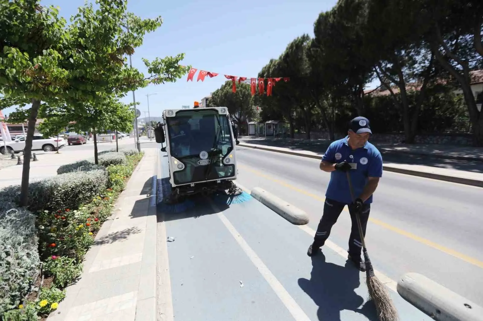 Muğla’nın 13 ilçesinde temizlik seferberliği: Daha ferah yaşam alanları için sahada