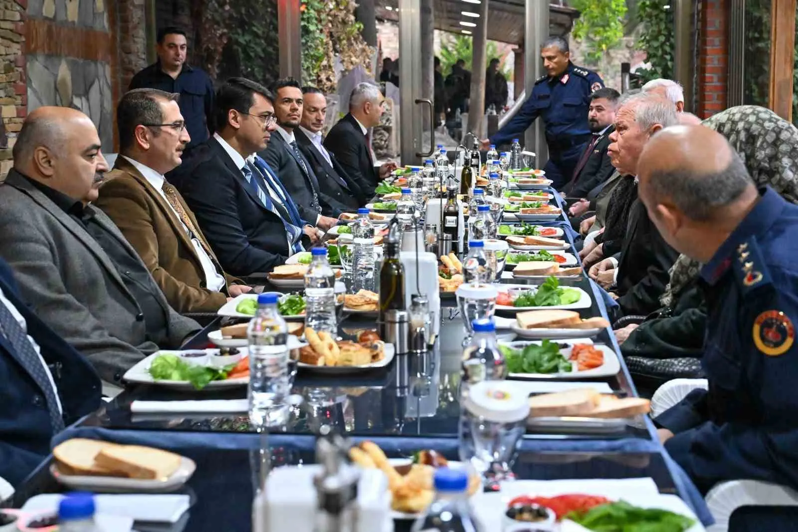 Uşak'ta anlamlı buluşma: Vali Kartal'dan kahramanlara ziyaret