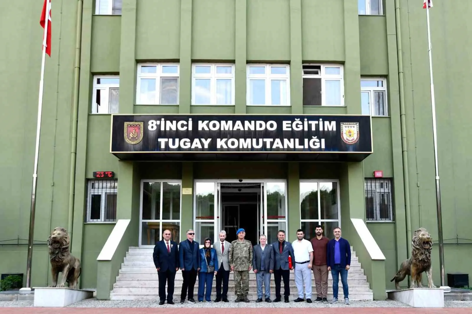 Manisa'da duygusal buluşma: Komutanlıktan şehit ailelerine kapımız her zaman açık mesajı