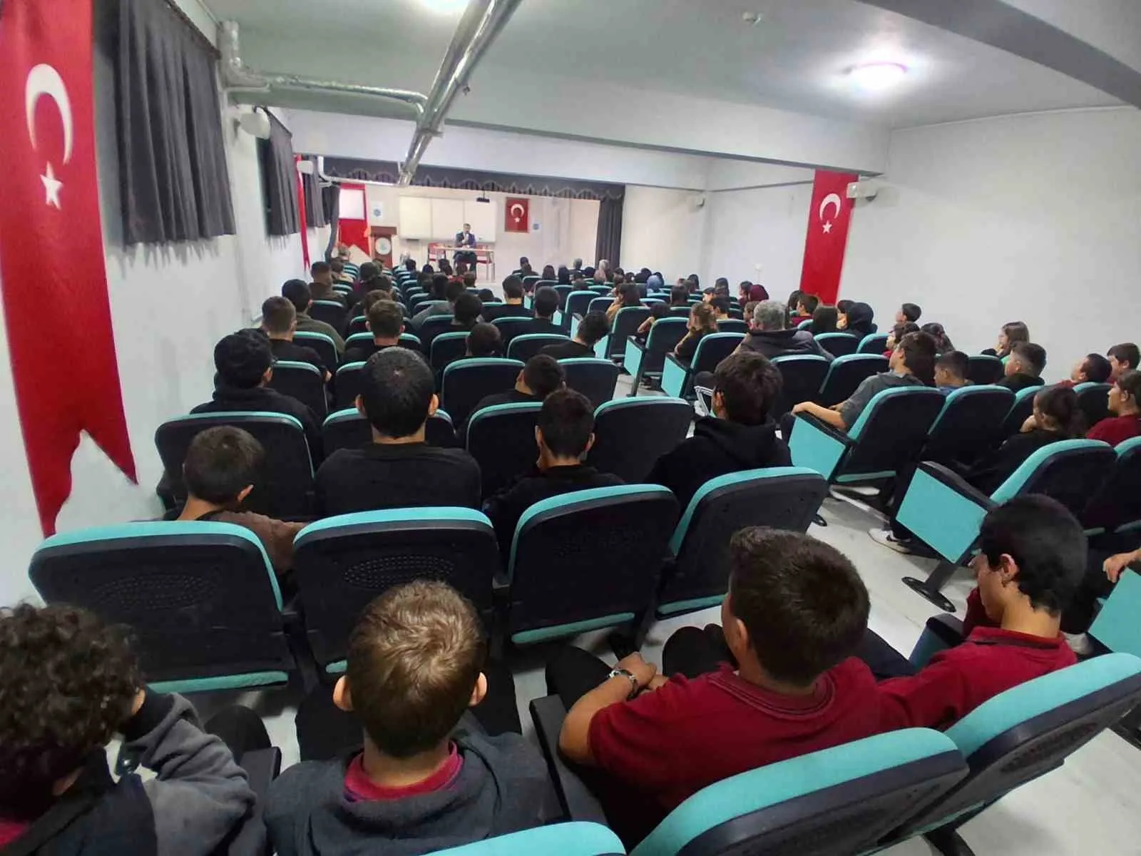 Bozdoğan'da geleceğin din görevlilerine camilerin sosyal gücü anlatıldı