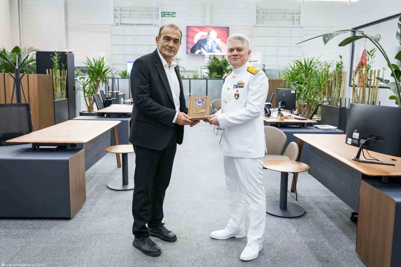 İzmir'de uluslararası denizcilik zirvesi öncesi stratejik buluşma