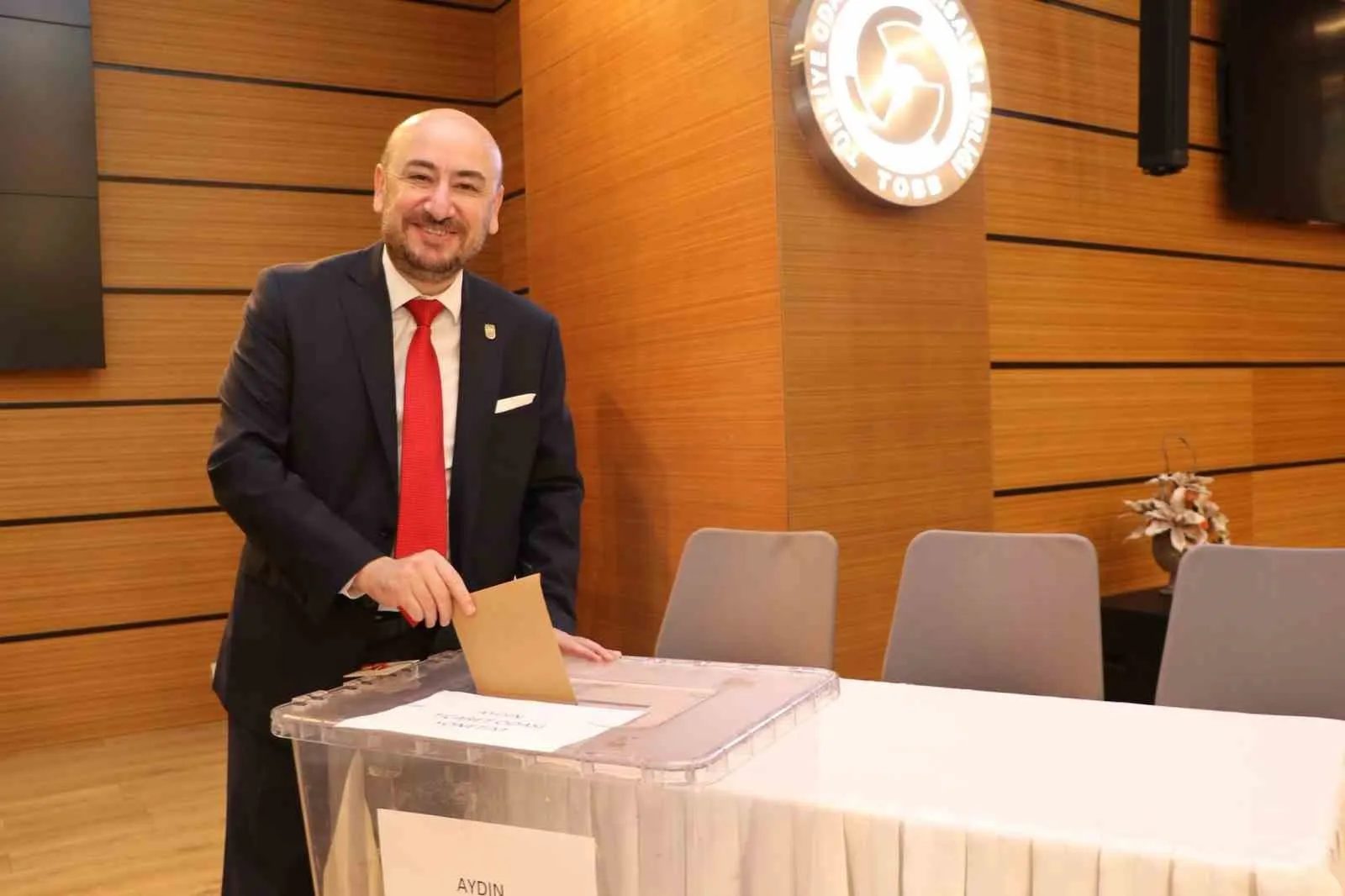 Aydın iş dünyasında yeni dönem: Hakan Ülken güven tazeledi