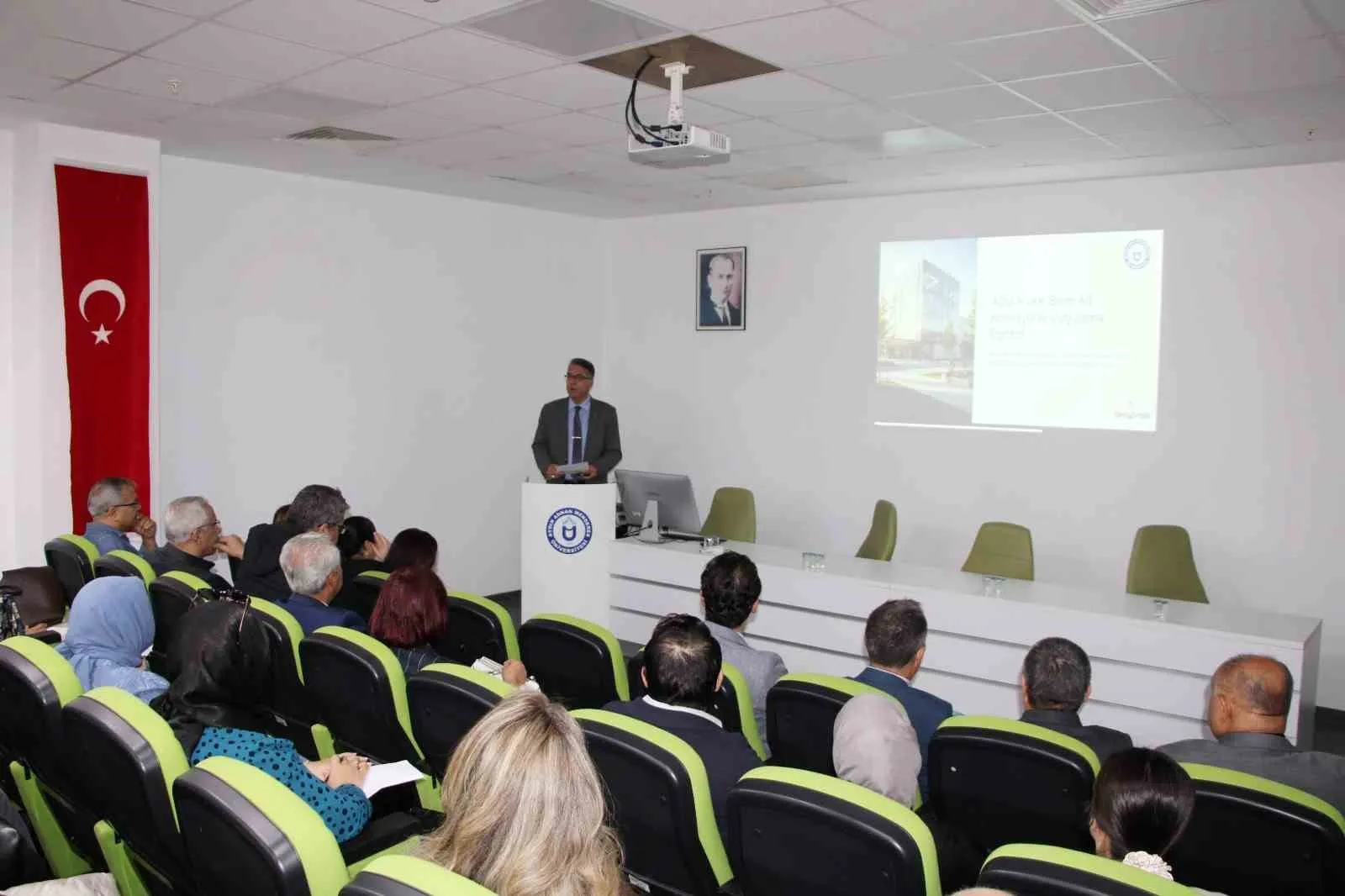 ADÜ'de dijital güvenlik seferberliği: Kişisel veriler uzmanlarla masaya yatırıldı