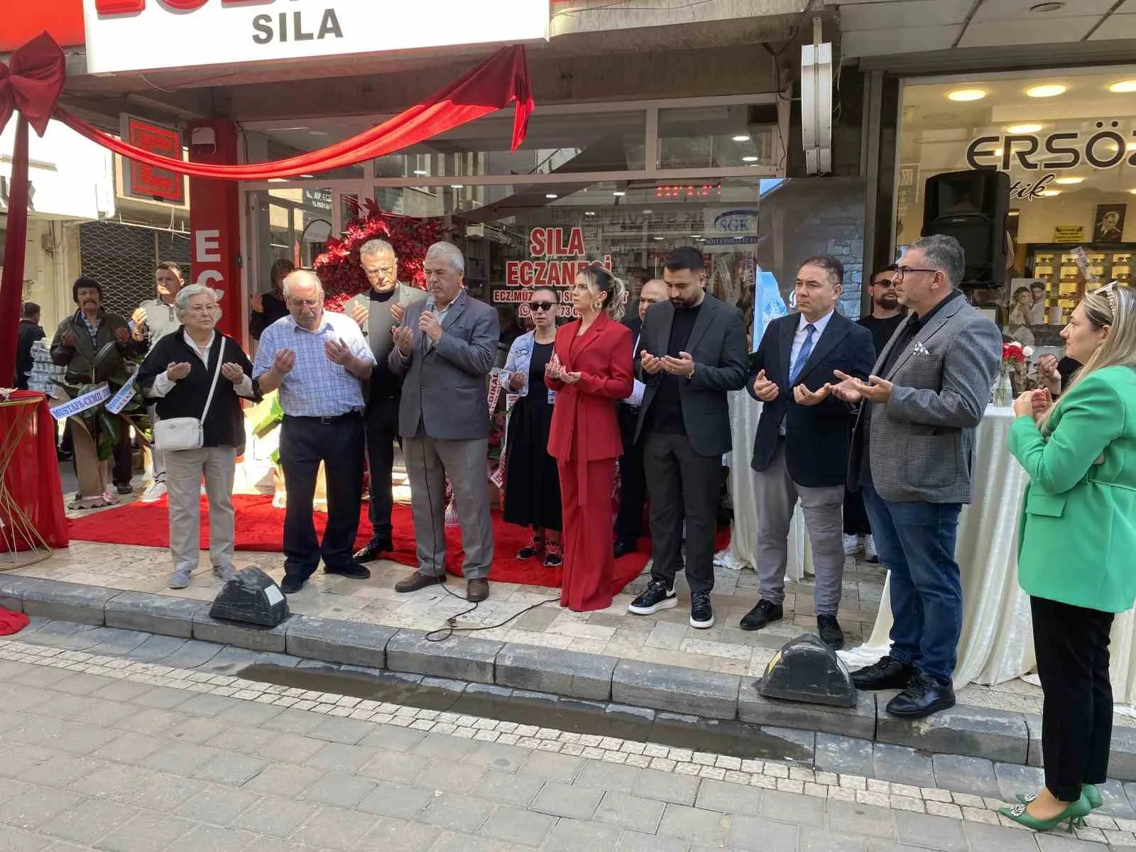 Alaşehir’de duygusal açılış: Başhekim babasının hayalini gerçekleştirdi