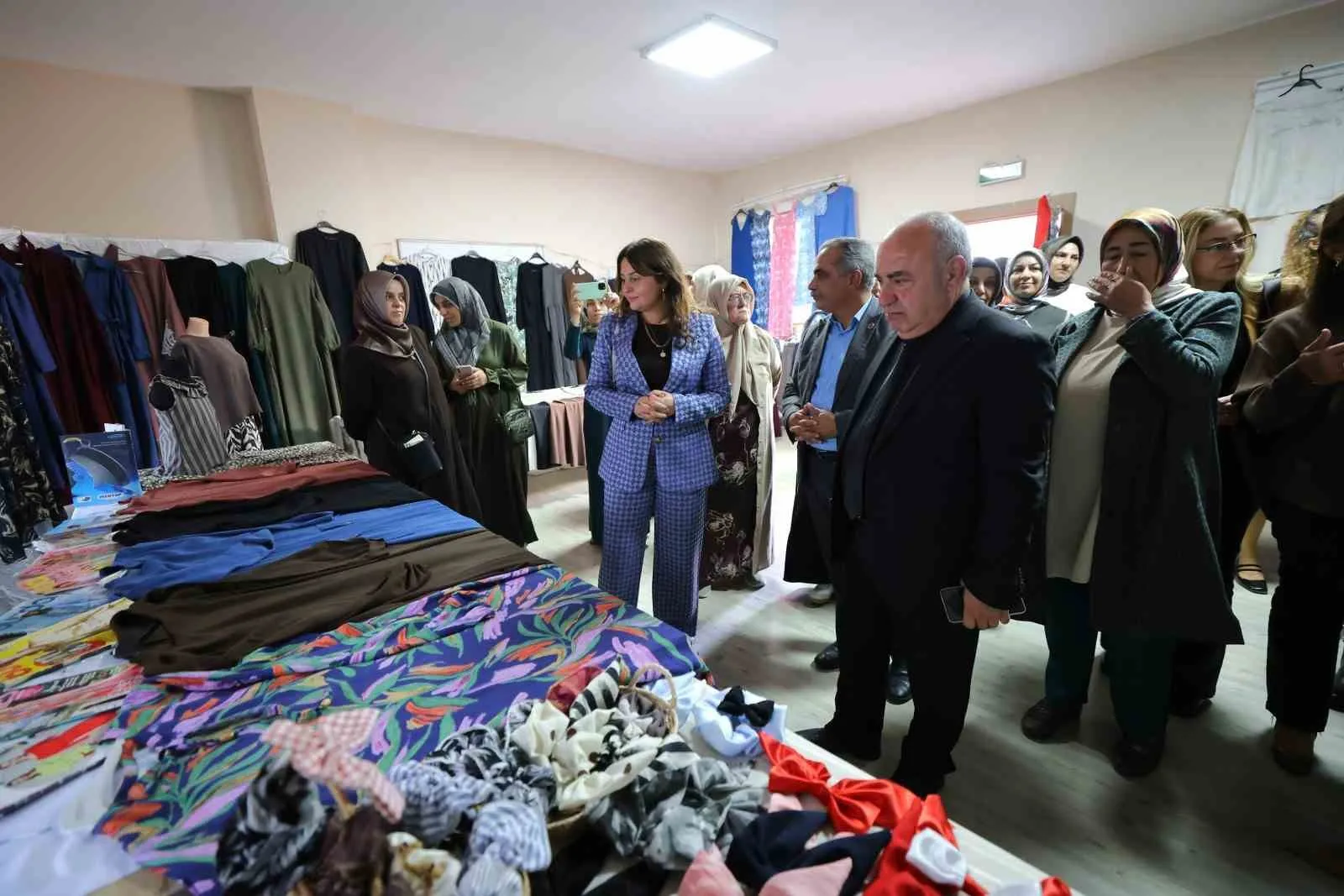 İğne iplikle sanata dönüştü: 93 kadının yıl boyu süren sabırlı yolculuğu
