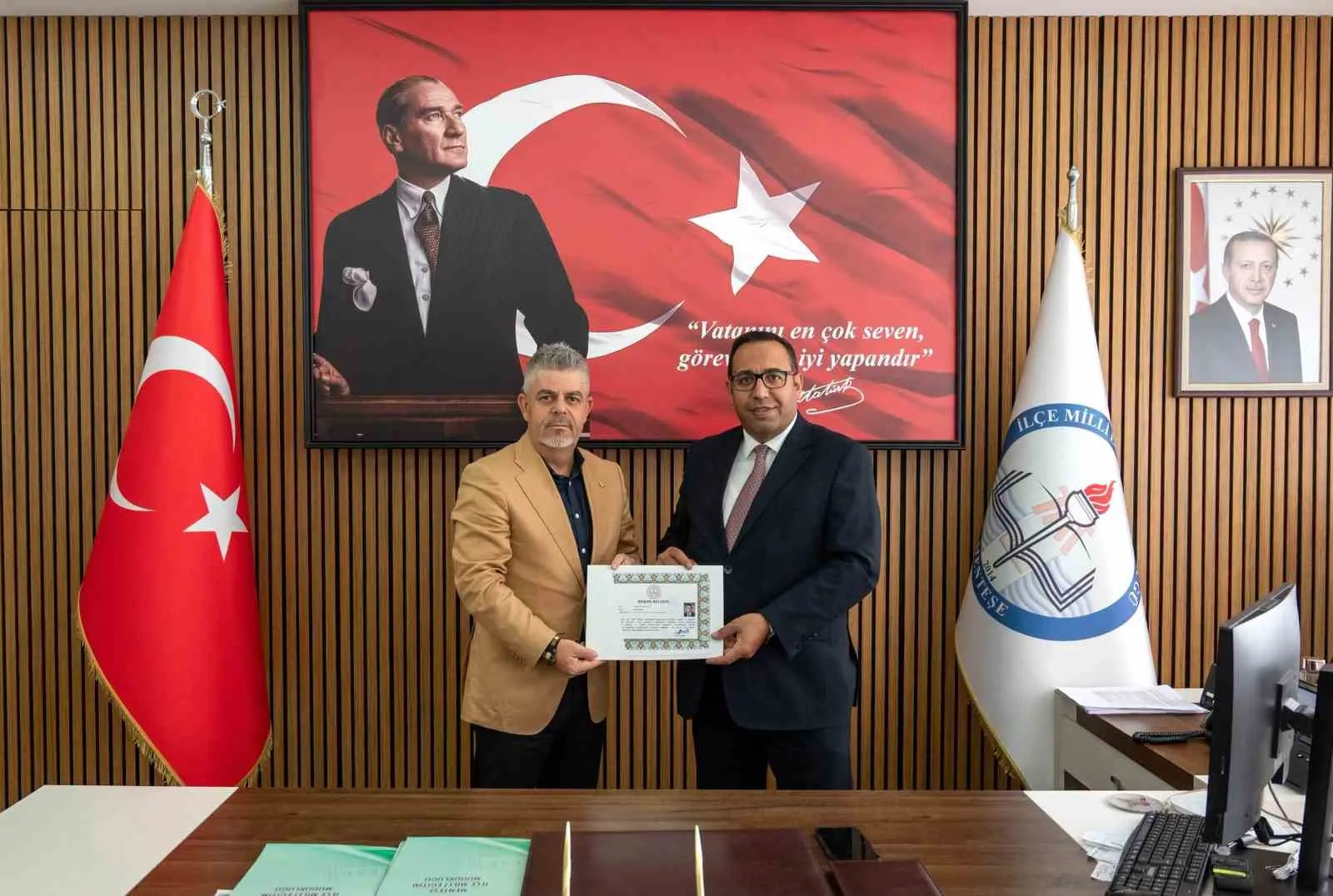 Menteşe’de eğitim camiasına büyük onur: Başarılı isimler ödüllendirildi
