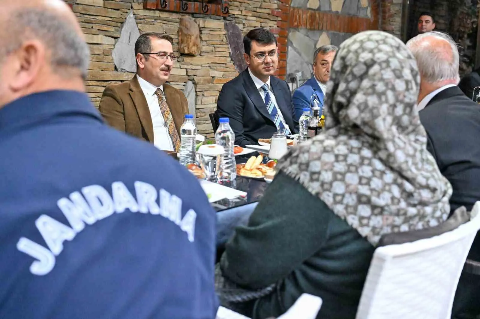 Uşak'ta anlamlı buluşma: Vali Kartal'dan kahramanlara ziyaret