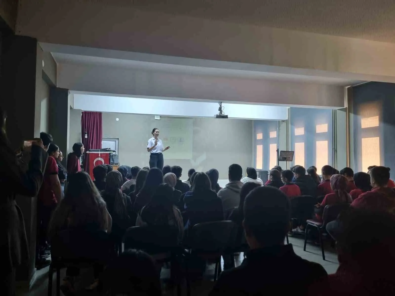 İnternetin gizli tehlikelerine karşı jandarmadan yakın markaj
