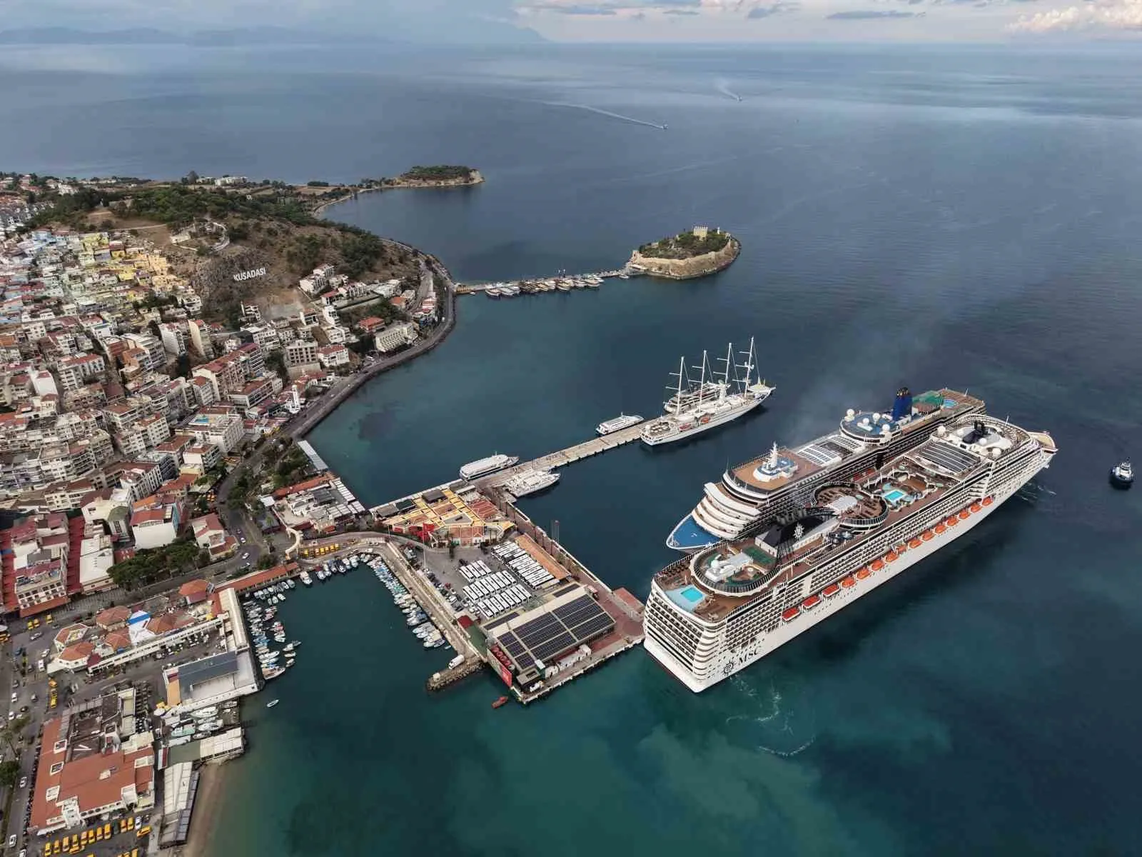 Kuşadası limanında dev hareketlilik: Bir günde 6 bin konuk ağırlandı