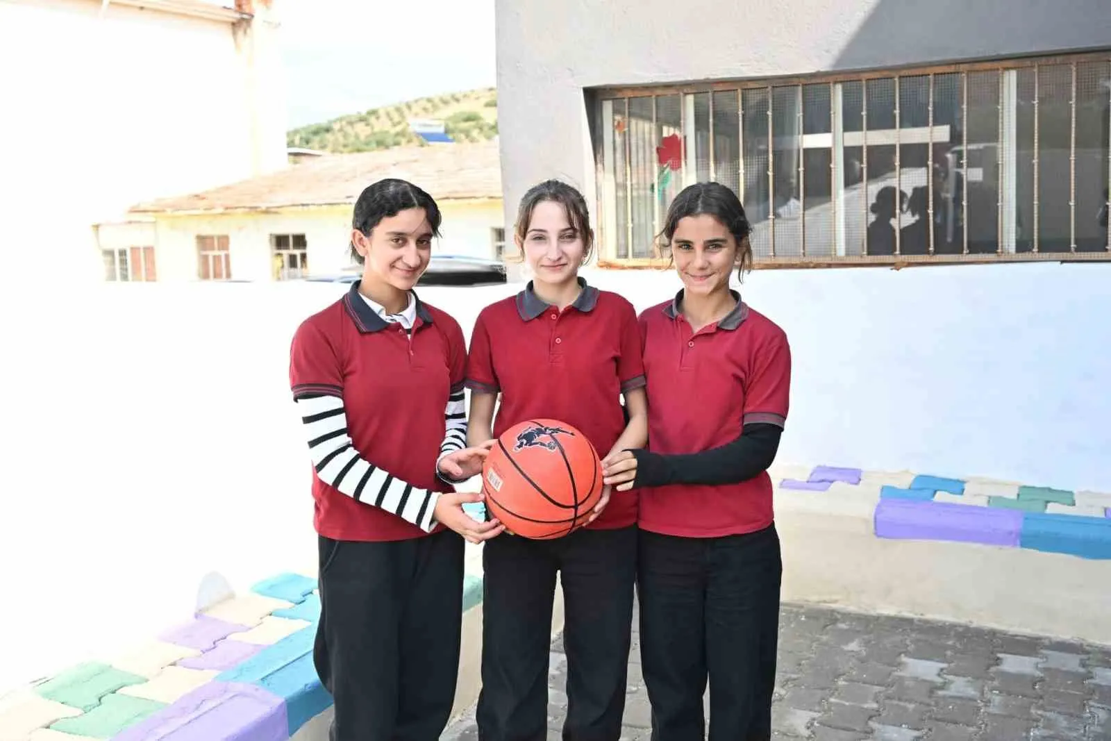 Manisa’da öğrencilerin spor heyecanı: 430 okul yeni ekipmanlarına kavuştu