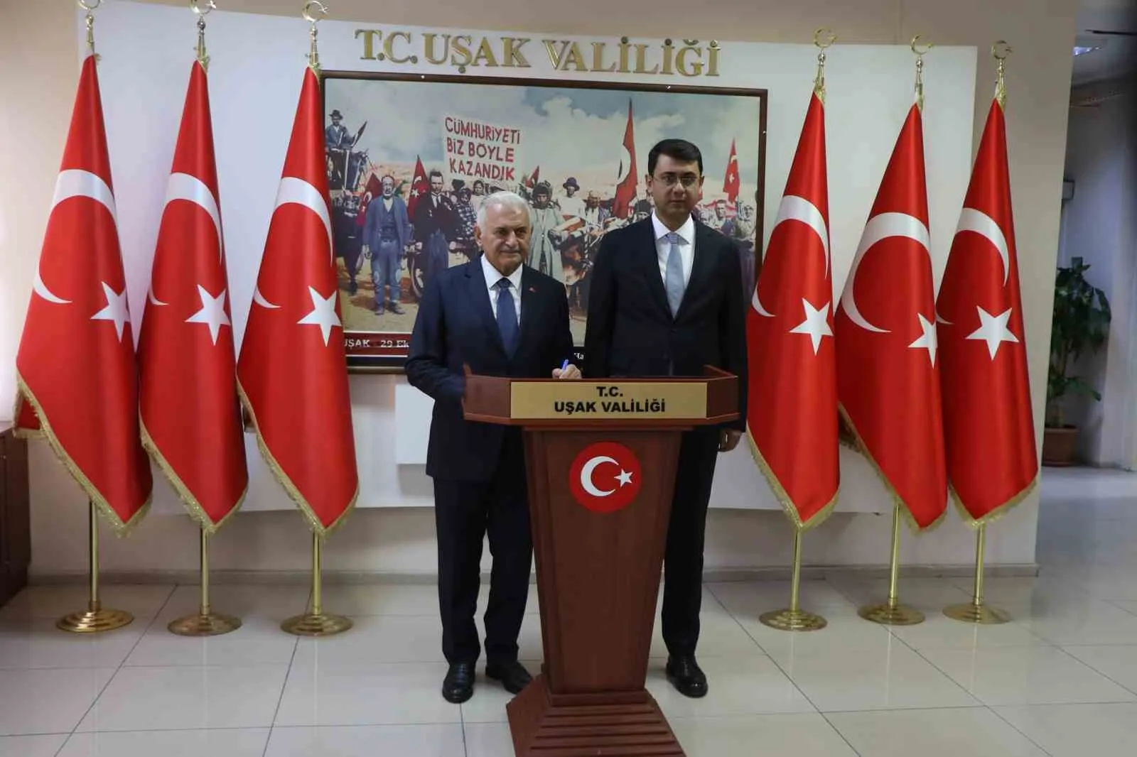 Uşak’ta eğitime anlamlı dokunuş: Binali Yıldırım miniklerin heyecanına ortak oldu