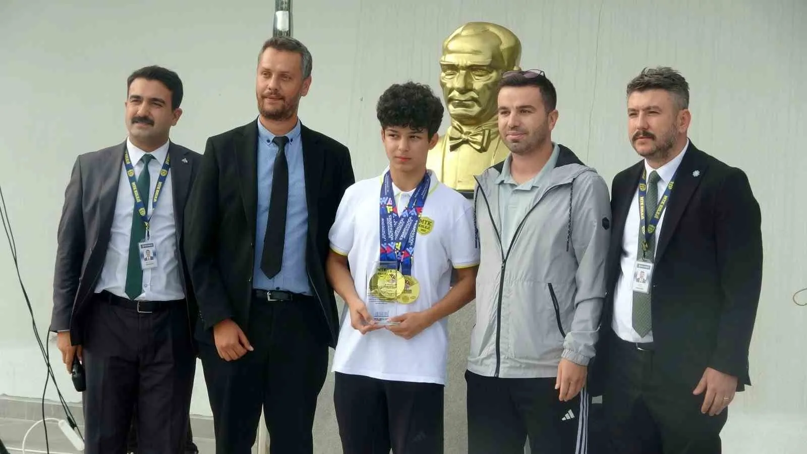 Masa tenisinde altın fırtına: Rüzgar Alp Avrupa’yı dize getirdi