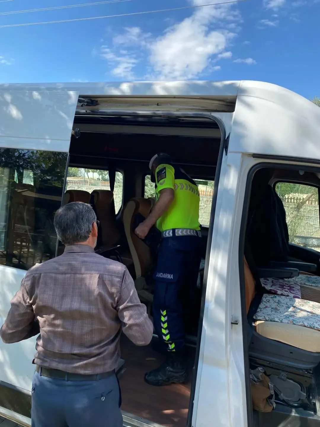 Yenipazar’da servis araçlarına yakın takip: Çocukların güvenliği için denetimler sıkılaştı