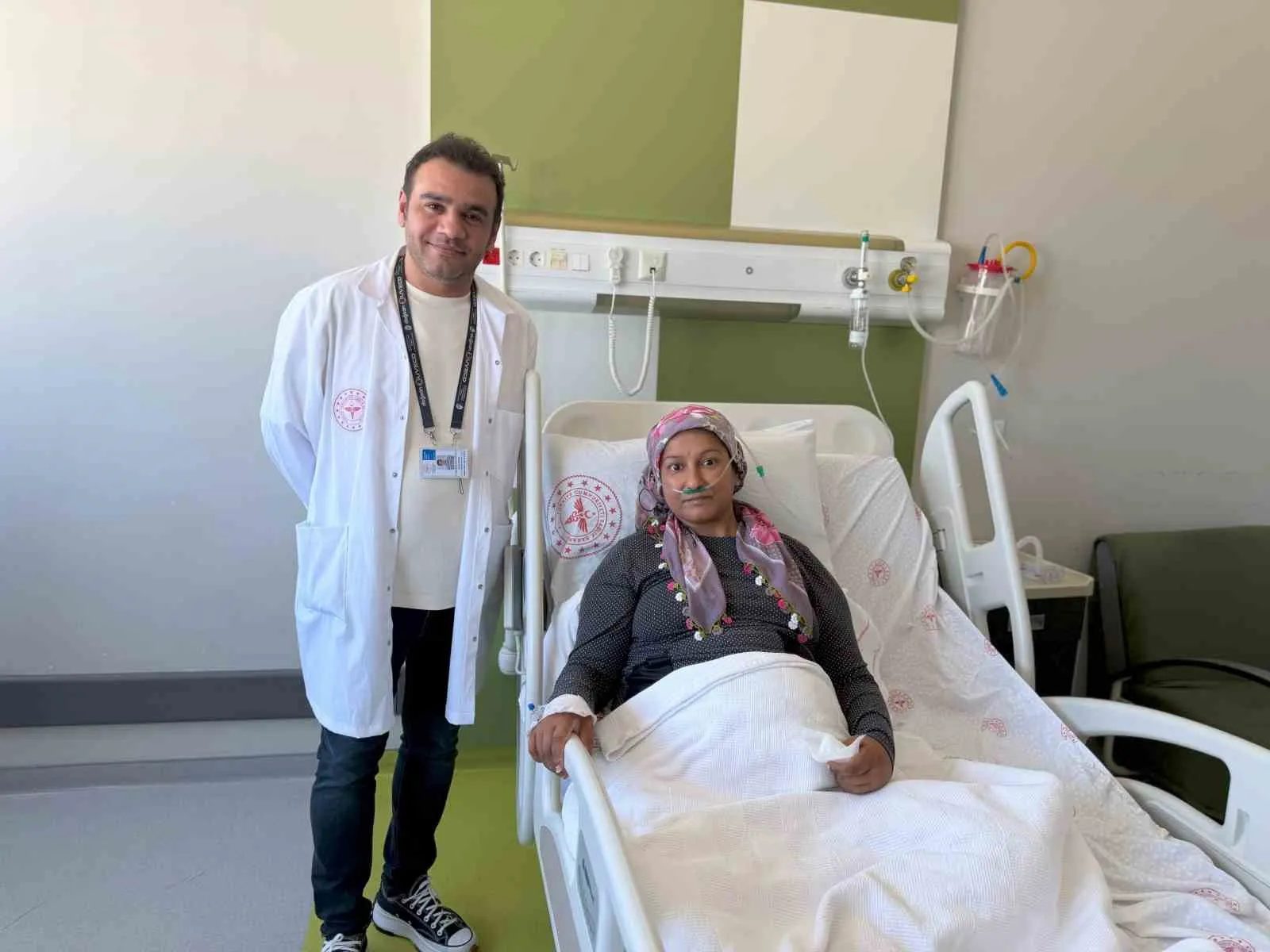 Manisa'da riskli vaka için devrim niteliğinde müdahale: Göğüs kafesi açılmadan hayata tutundu