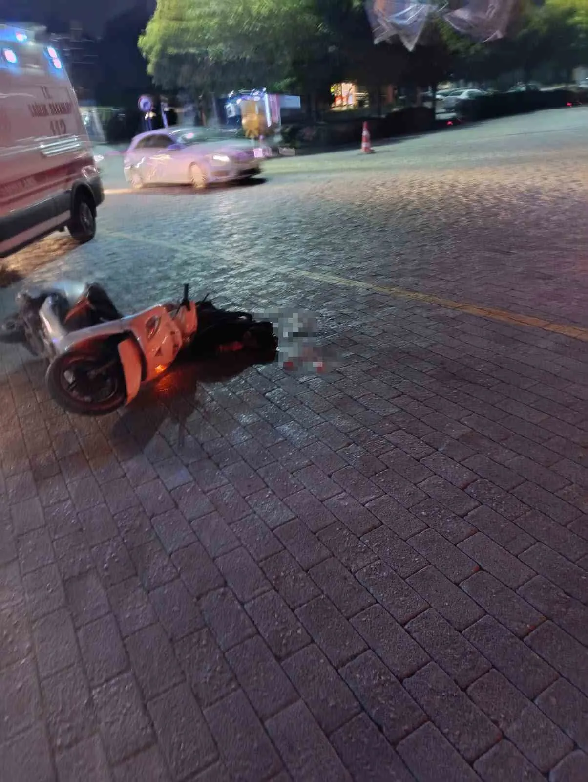 Manisa'da yürek yakan kaza: Kavşakta tırın sağından geçmek isteyen sürücü hayatını kaybetti