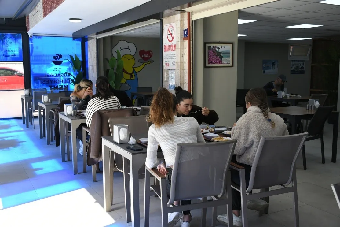 Kuşadası'nda sofraların yeni adresi: Adalı Kart ile yarı fiyatına lezzet dönemi