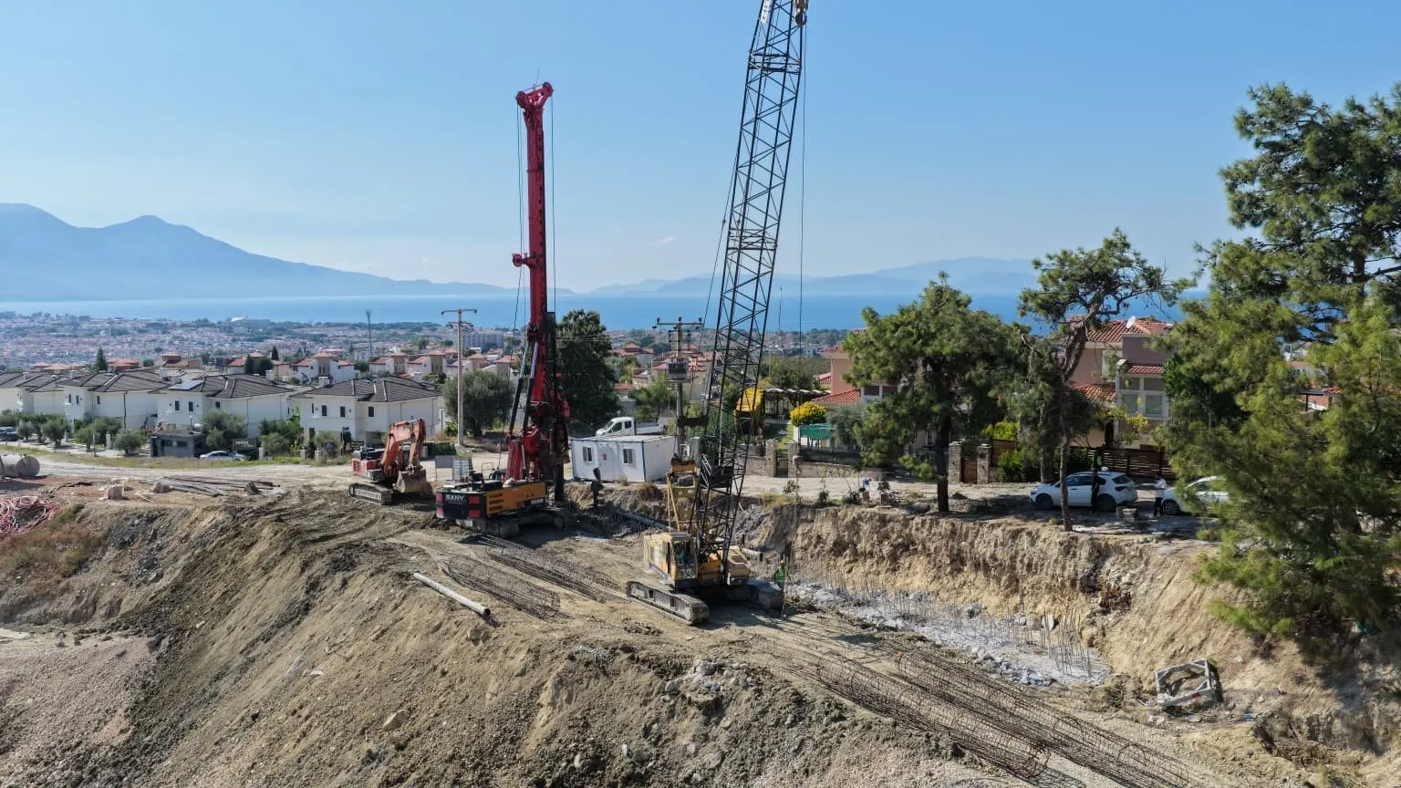 Kuşadası’nda ulaşım konforu için düğmeye basıldı: Soğucak’ta hummalı çalışma