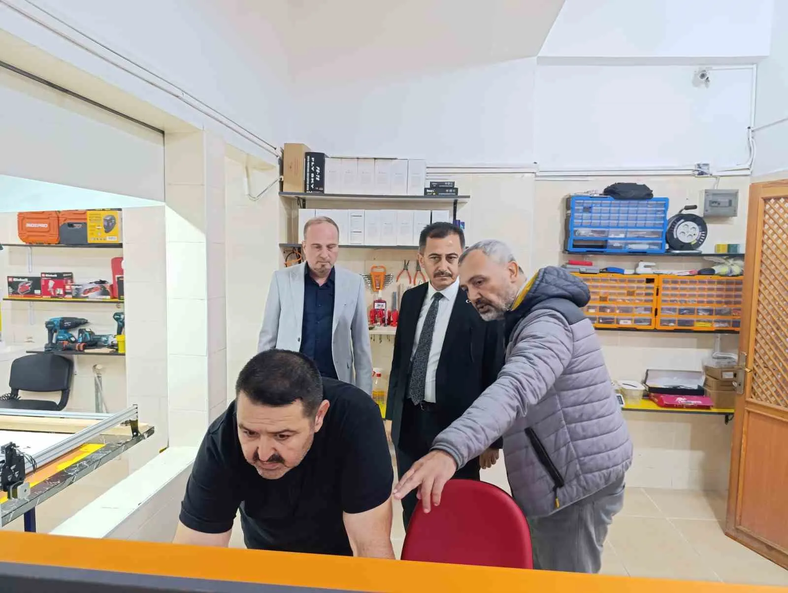 Bolvadinli öğrenciler yerli savunma sanayisini sınıflarında keşfediyor
