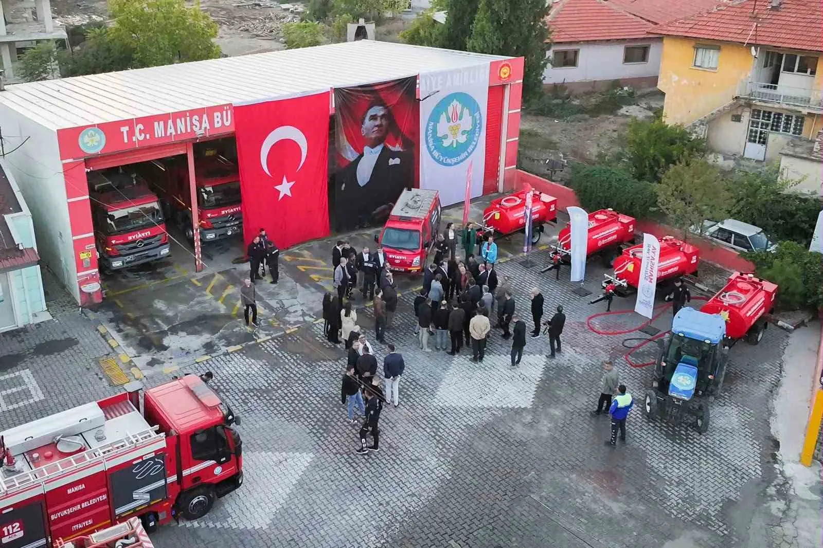 Kula’da alevlere karşı traktörlü önlem: 4 mahalleye kritik destek
