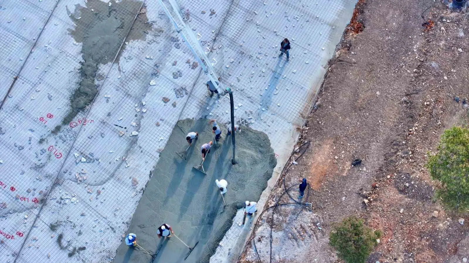 Didim’de gençlerin hayali gerçeğe dönüşüyor: Efeler’de beton döküldü