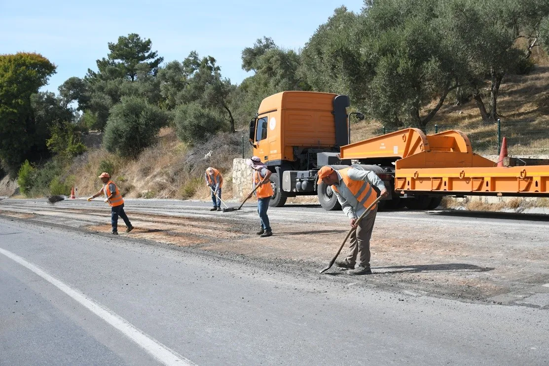 Aydın-Kuşadası hattında sürücülerin yüzü güldü: Yıpranan yollar yenilendi
