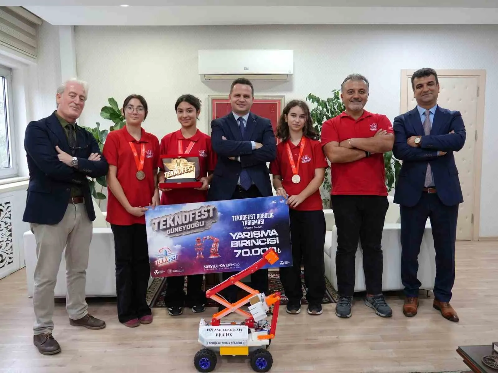 Milaslı genç mucitlerin büyük gururu: ArenX ile Türkiye’nin zirvesine çıktılar