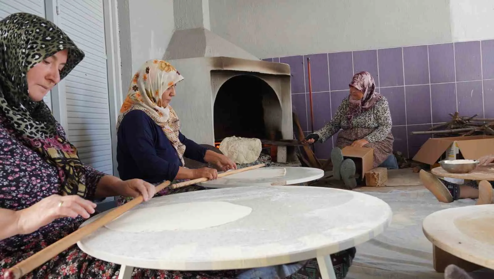 Odun ateşinde 50 yıllık sadakat: Mahalleli kadınlar Ramazan sofralarını böyle hazırlıyor