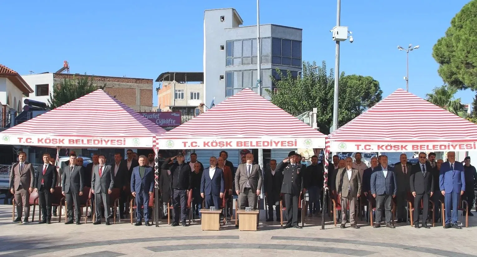 Köşk’te muhtarlardan geleneksel kutlama: Zeybekle sahneye çıktılar