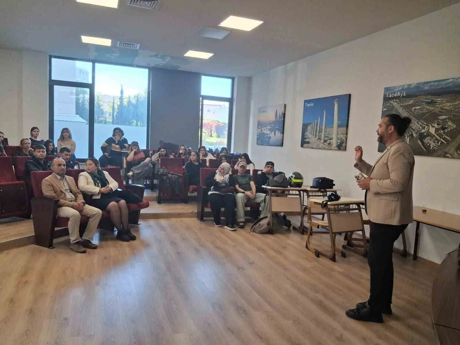 İletişim öğrencilerine "diploma yetmez" uyarısı: Sahaya bugünden inin