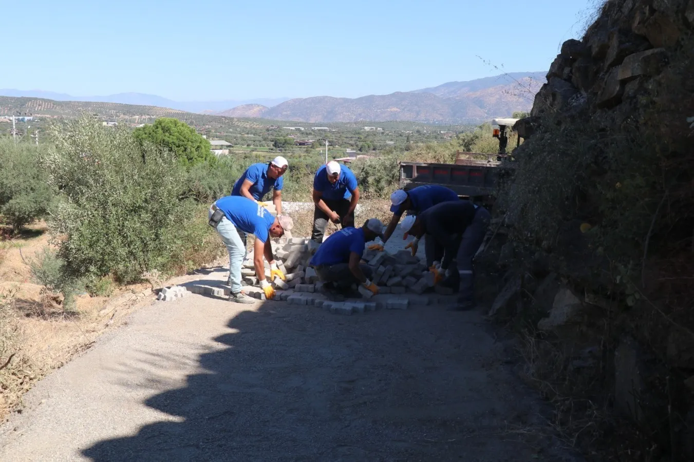 Bozdoğan’da yol seferberliği: Kamışlar Mahallesi’nin çehresi değişiyor