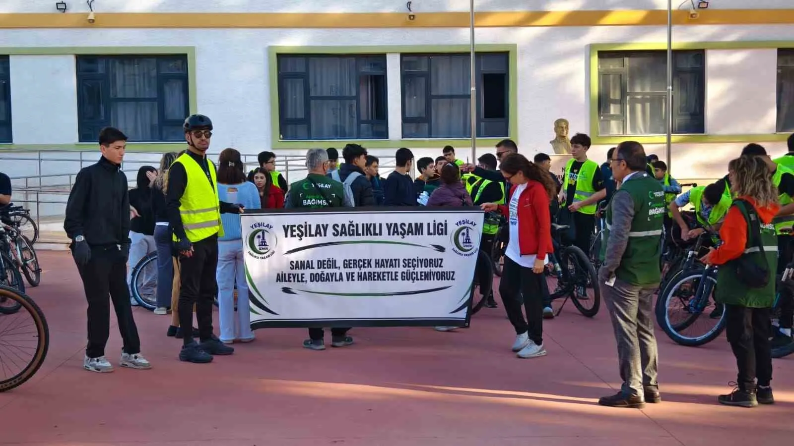 Selçuk’ta Cumhuriyet Bayramı için pedal çevirdiler: Hem spor hem çevre bilinci