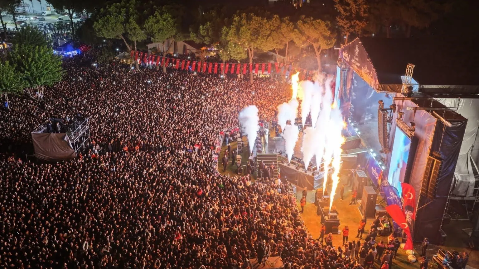 Aydın’da festival ateşi yakıldı: Tekstil Park’ta müzik ve Cumhuriyet coşkusu bir arada