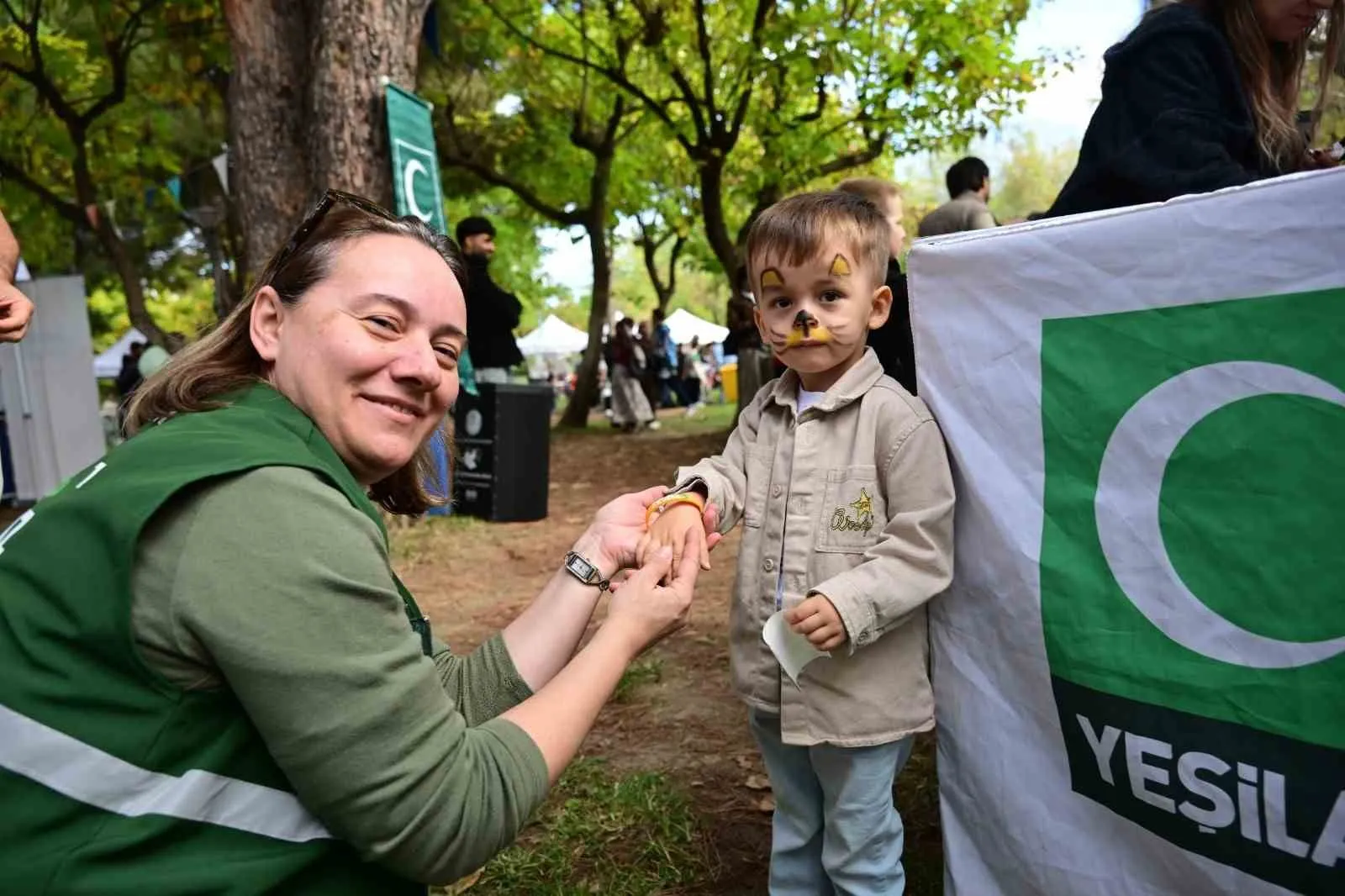 Manisa'da festival coşkusu: Minikler hem keşfetti hem doyasıya eğlendi