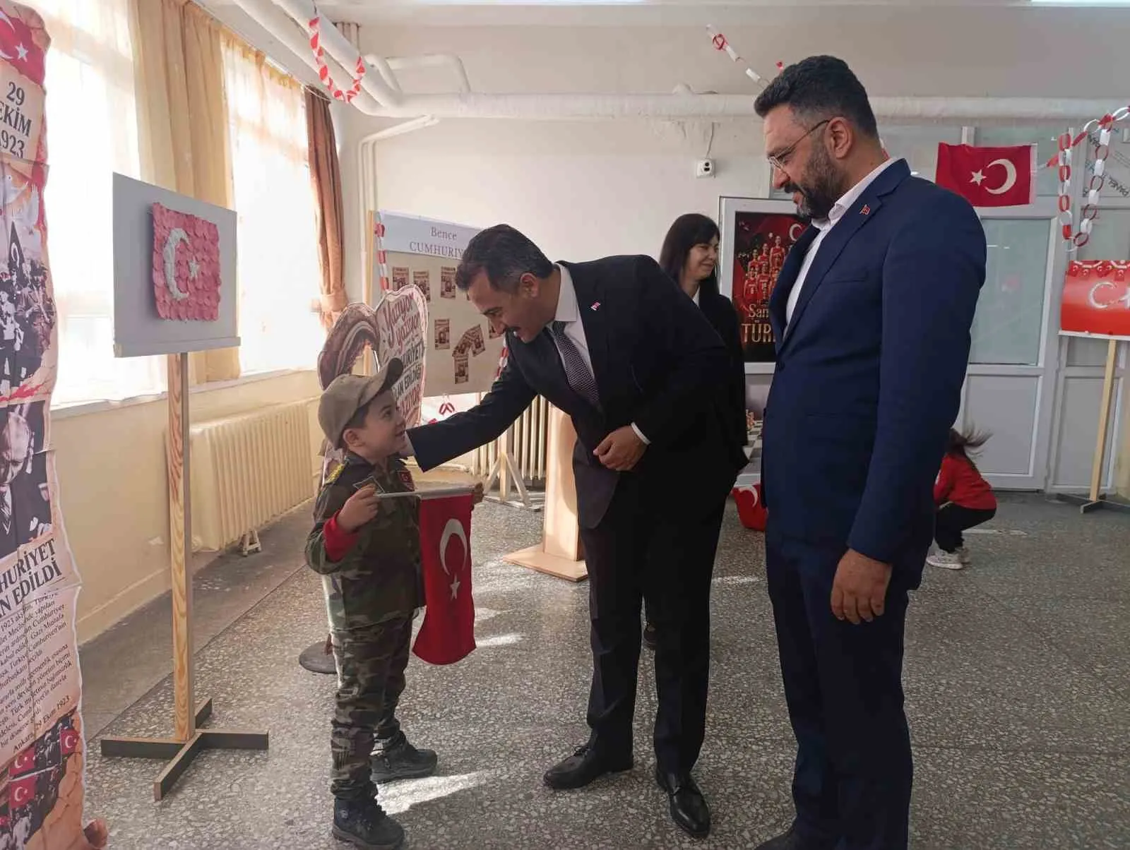 Bolvadin’de tarih dersi sokaklara taştı: Gençlerden 101. yıl sergisi