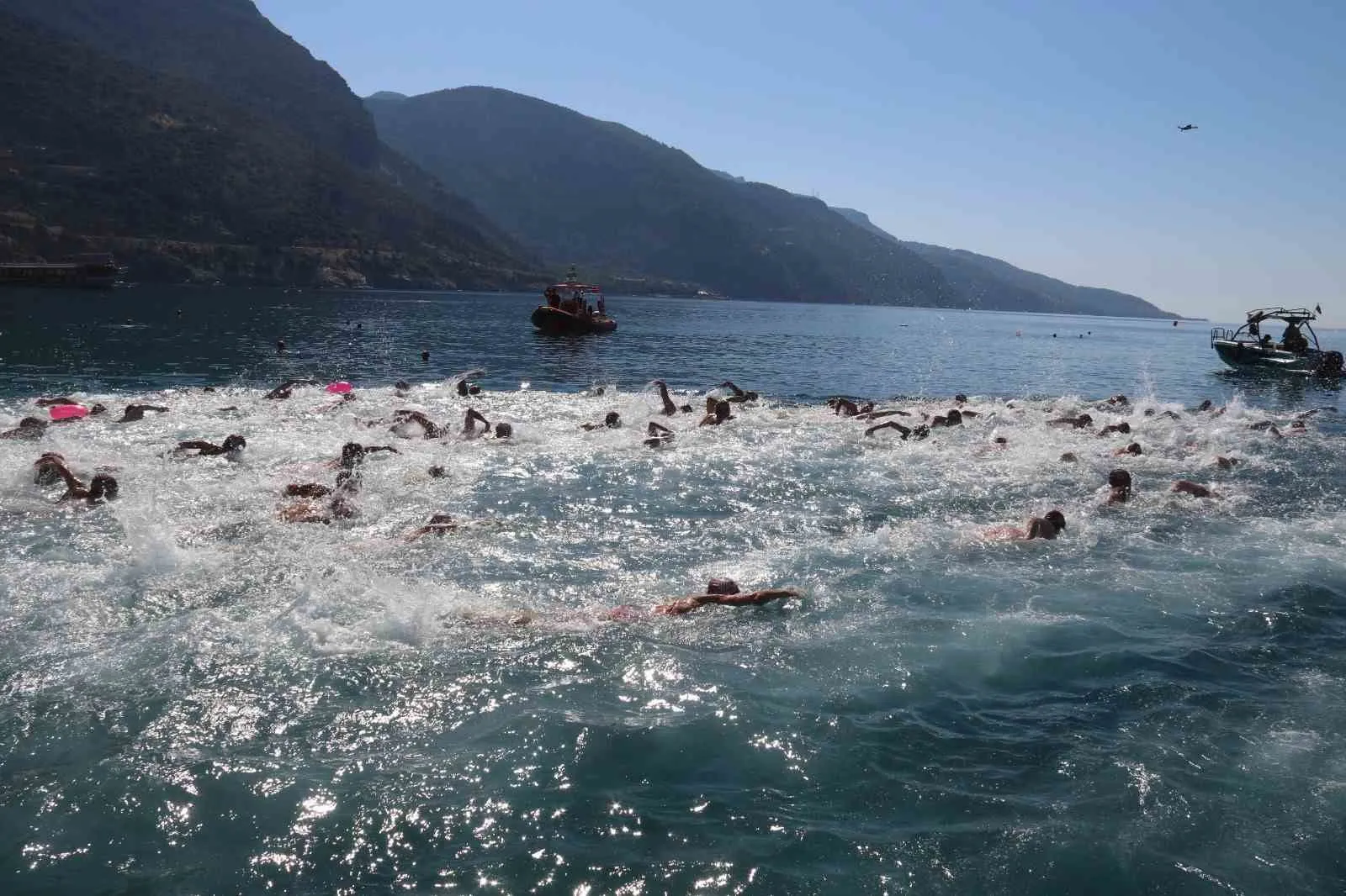 Ölüdeniz’de kulaçlar şampiyonluk için atıldı: 1600 sporcu bir araya geldi