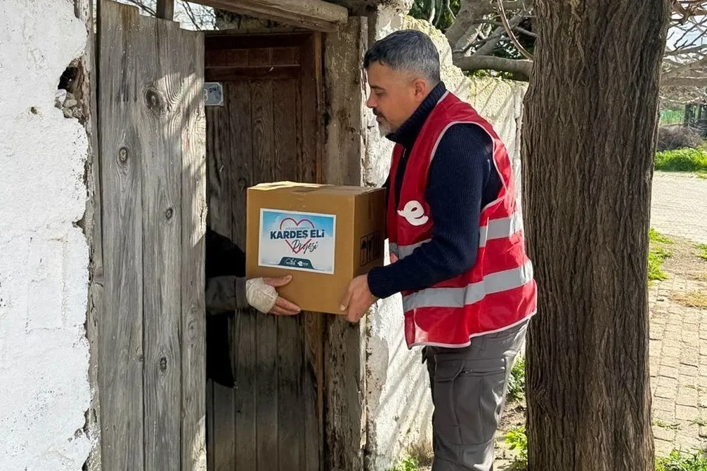Efeler'de dayanışma rüzgarı: Belediye eliyle hayatlar kolaylaşıyor