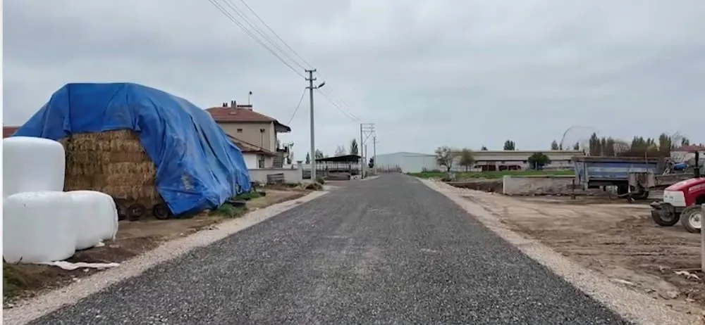 Bolvadin’de 16 milyonluk dev hamle: Çiftçinin yol çilesi asfaltla son buldu