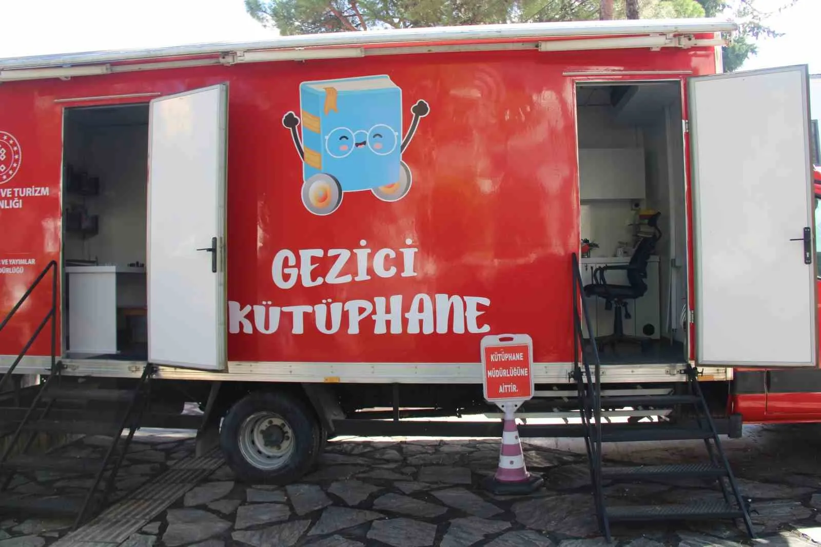 Muğla’da kütüphane binası yenileniyor: Okuma tutkusu gezici araçla yollarda