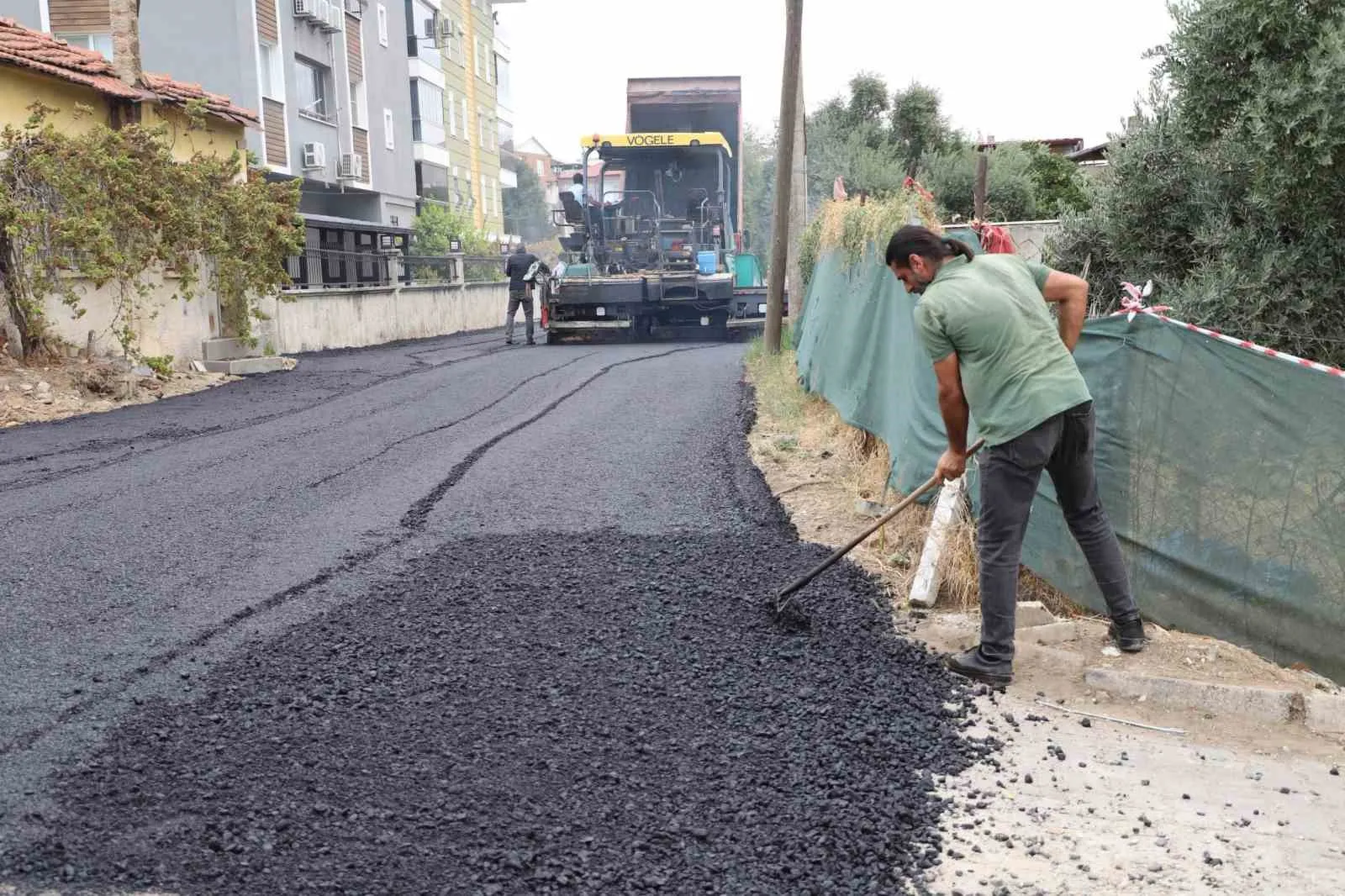 Nazilli’de ulaşım konforu artıyor: Zafer Mahallesi’nde asfalt mesaisi