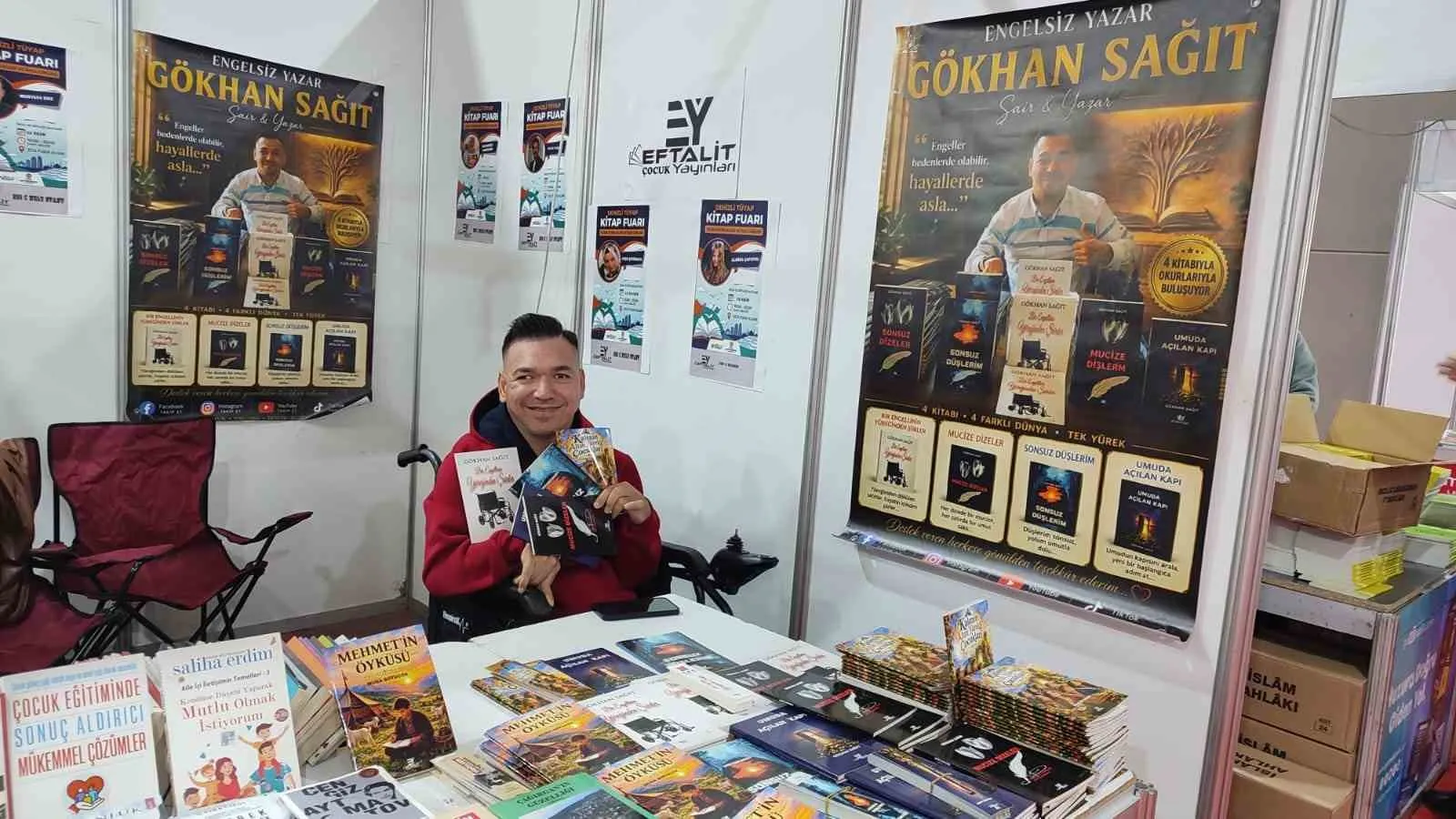 Kelimelerin gücüyle engelleri aştı: Gökhan Sağıt okurlarıyla buluştu